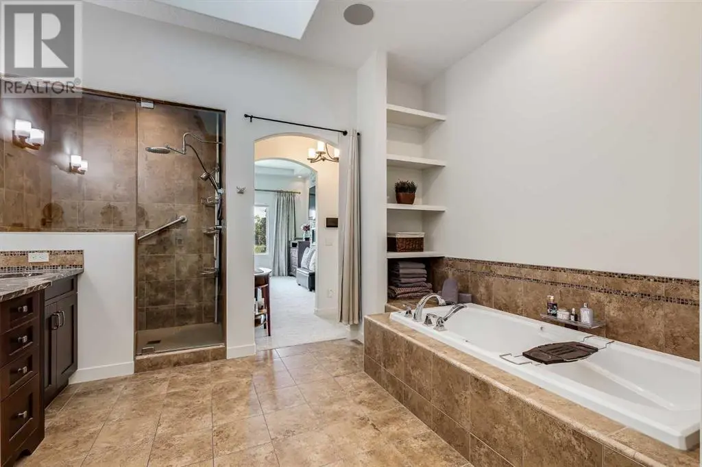 Ensuite - wall colour brown / grey to be painted light grey / off white